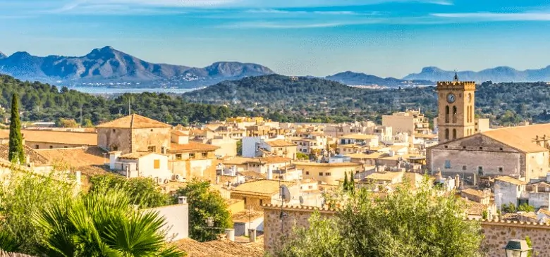 SECRET MARKETING. Exklusive Finca mit Blick auf das Meer und das exklusive Tal von Vall d'Axartell, in der Nähe von Pollensa, in absolut privilegierter und abgeschiedener Lage