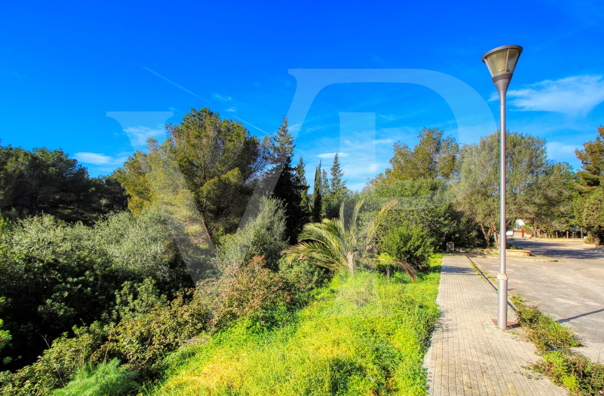 Inversión, venta de parcela urbana edificable con muy buena orientación en Bonaire / Alcudia