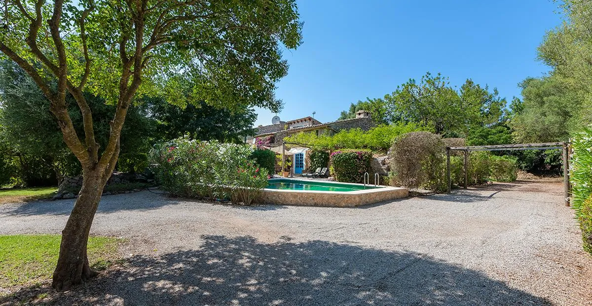 Pool and Exterior (2)