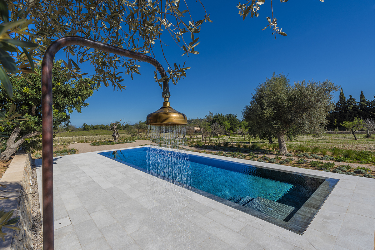 Spectacular-finca-with-large-pool-in-Selva