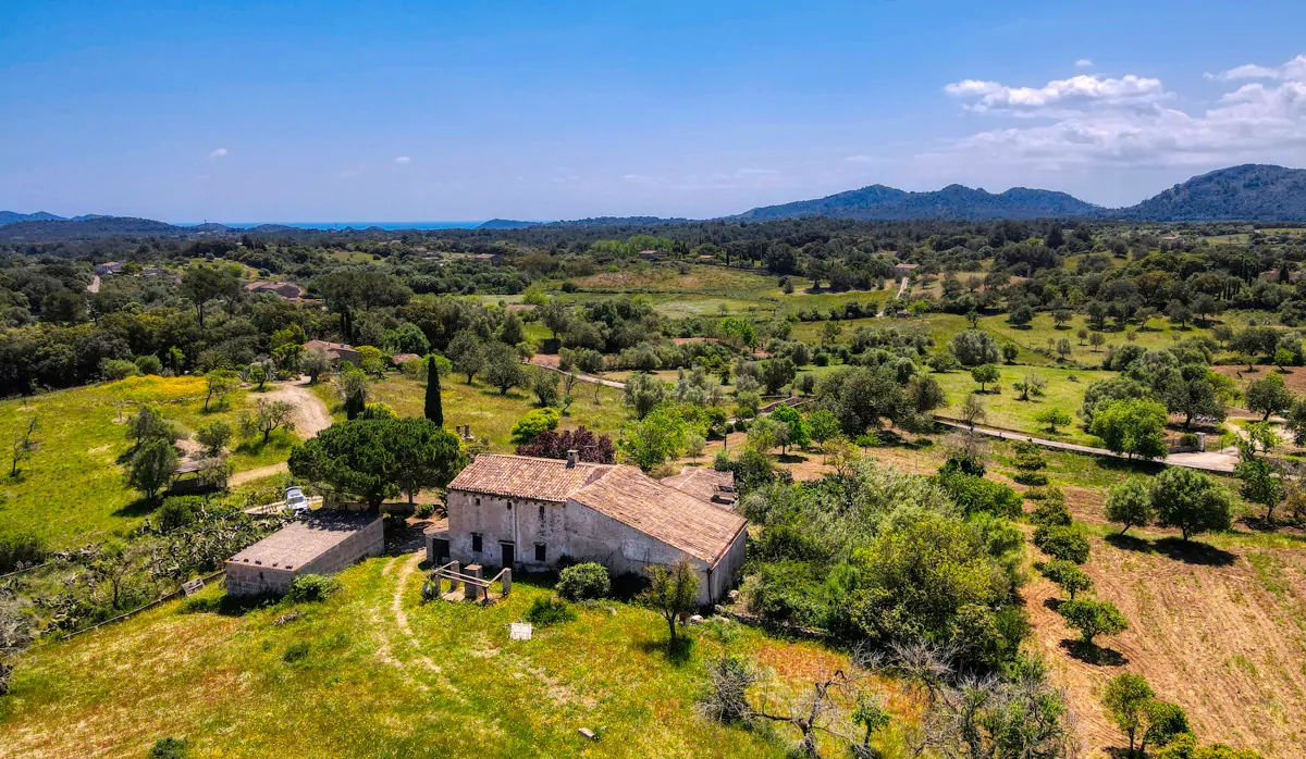 Finca-Rústica-auf-einem-großen-Grundstück-zur-Reform-in-Arta