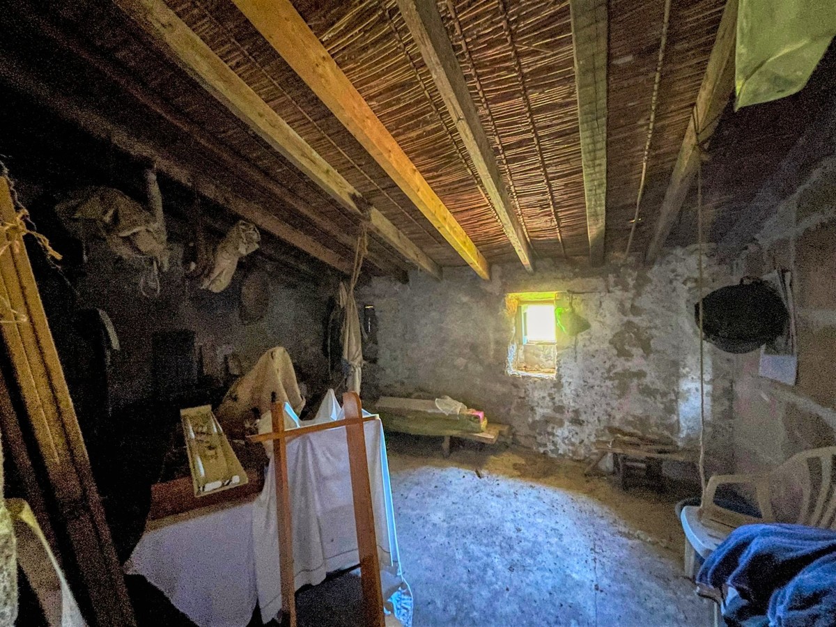 Finca-Rústica-auf-einem-großen-Grundstück-zur-Reform-in-Arta