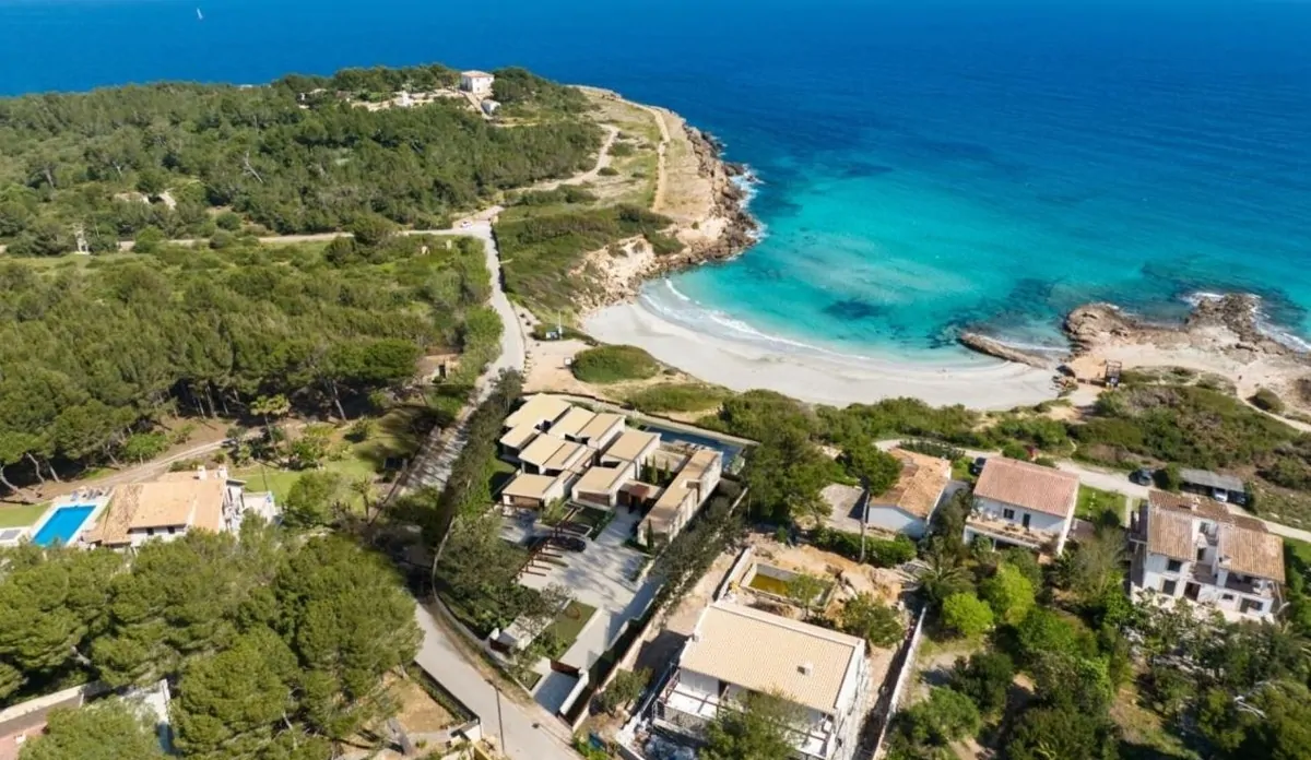 Luxus-Villa-Seefront-Villa-im-exklusiven-Gebiet-Mal-Pas-Alcudia