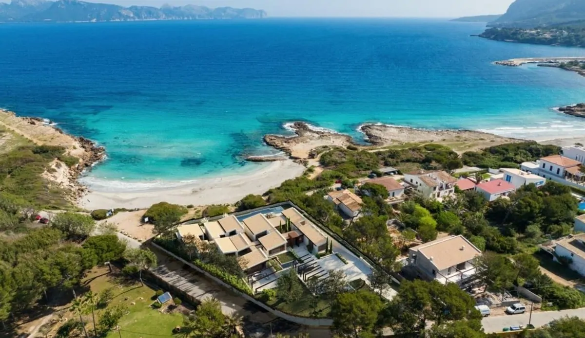 Luxus-Villa-Seefront-Villa-im-exklusiven-Gebiet-Mal-Pas-Alcudia