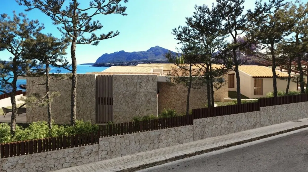 Luxury-sea-front-villa-in-exclusive-area-Mal-Pas-Alcudia
