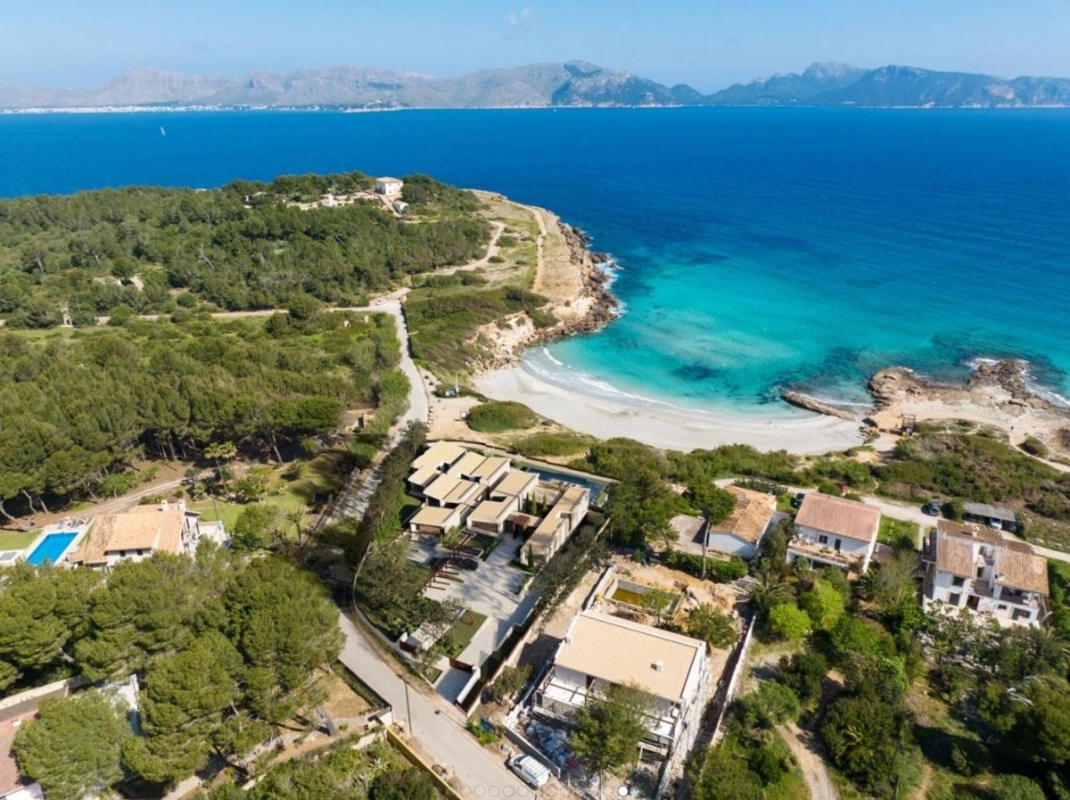 Luxury-sea-front-villa-in-exclusive-area-Mal-Pas-Alcudia