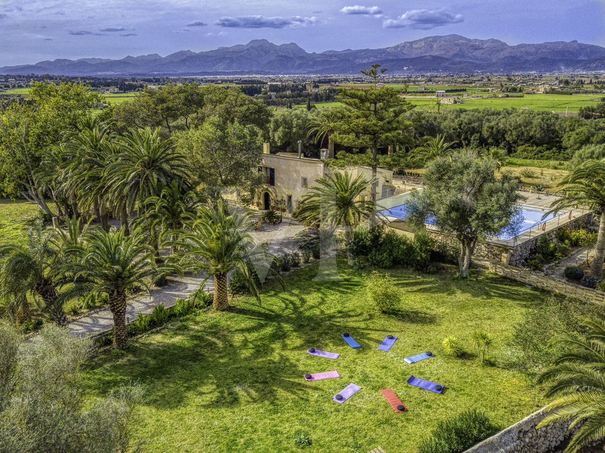 Zum Verkauf steht ein herrliches Landhotel aus dem 18. Jahrhundert in natürlicher Umgebung in Playa de Muro, Mallorca