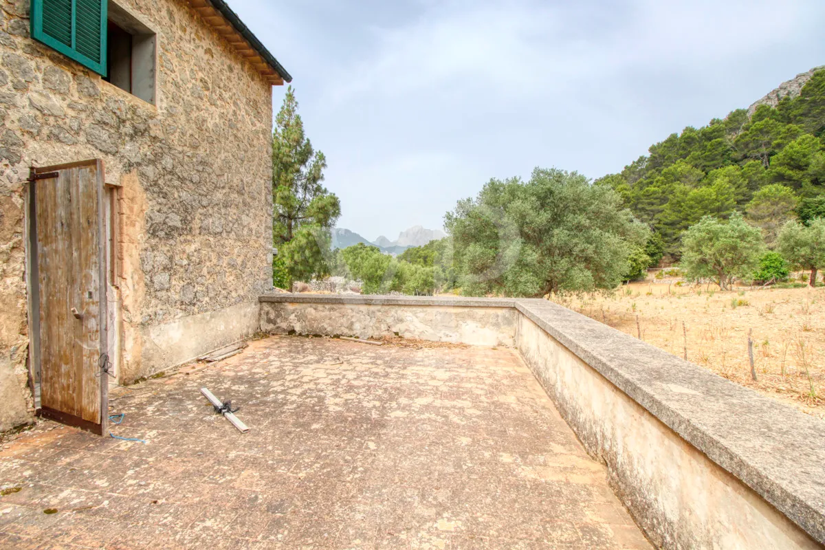 Fantastische historische Finca zum Renovieren auf 80 Hektar in der Serra de Tramuntana in Escorca