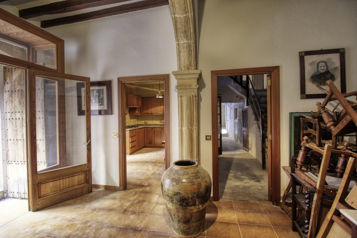 Histórica-casa-de-pueblo-en-Pollensa-para-reformar