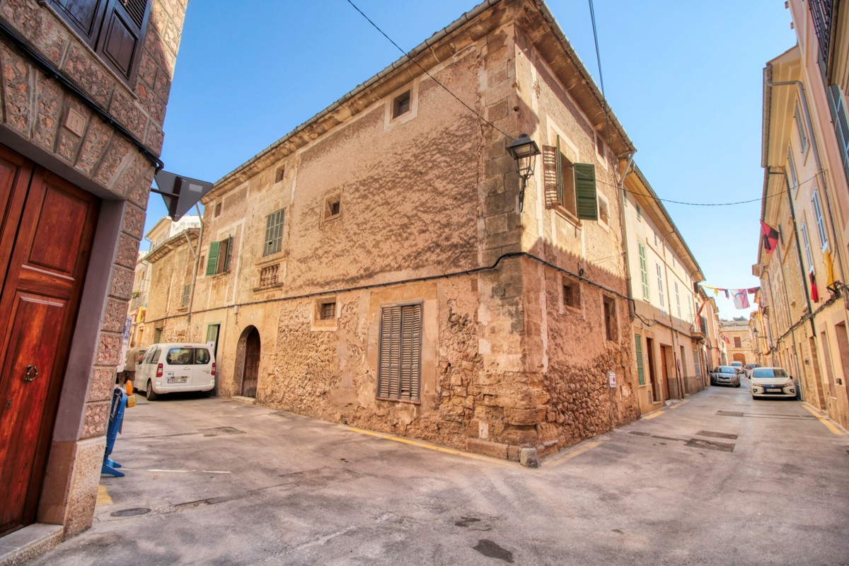 Histórica-casa-de-pueblo-en-Pollensa-para-reformar
