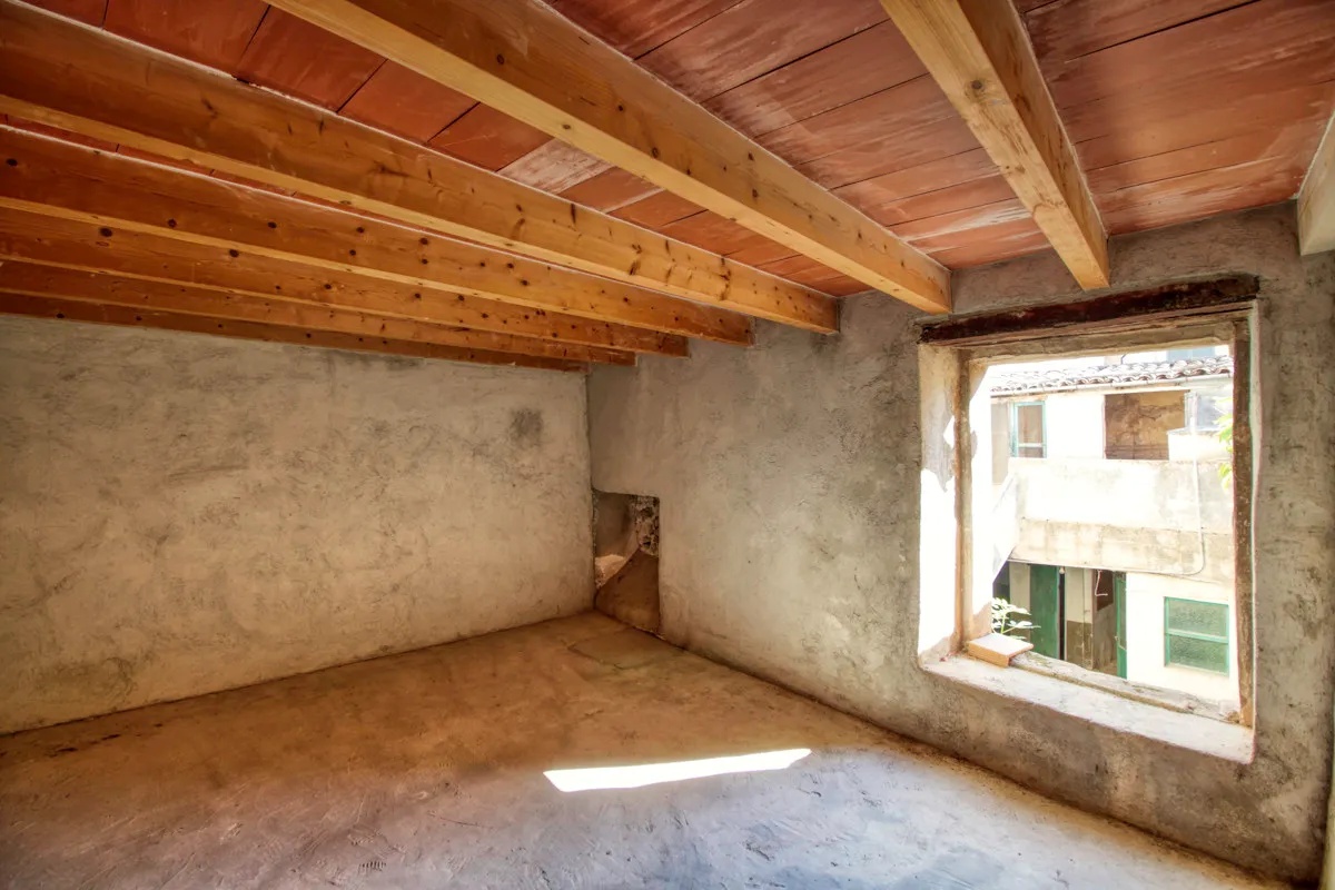 Historic-village-house-in-Pollensa-to-reform