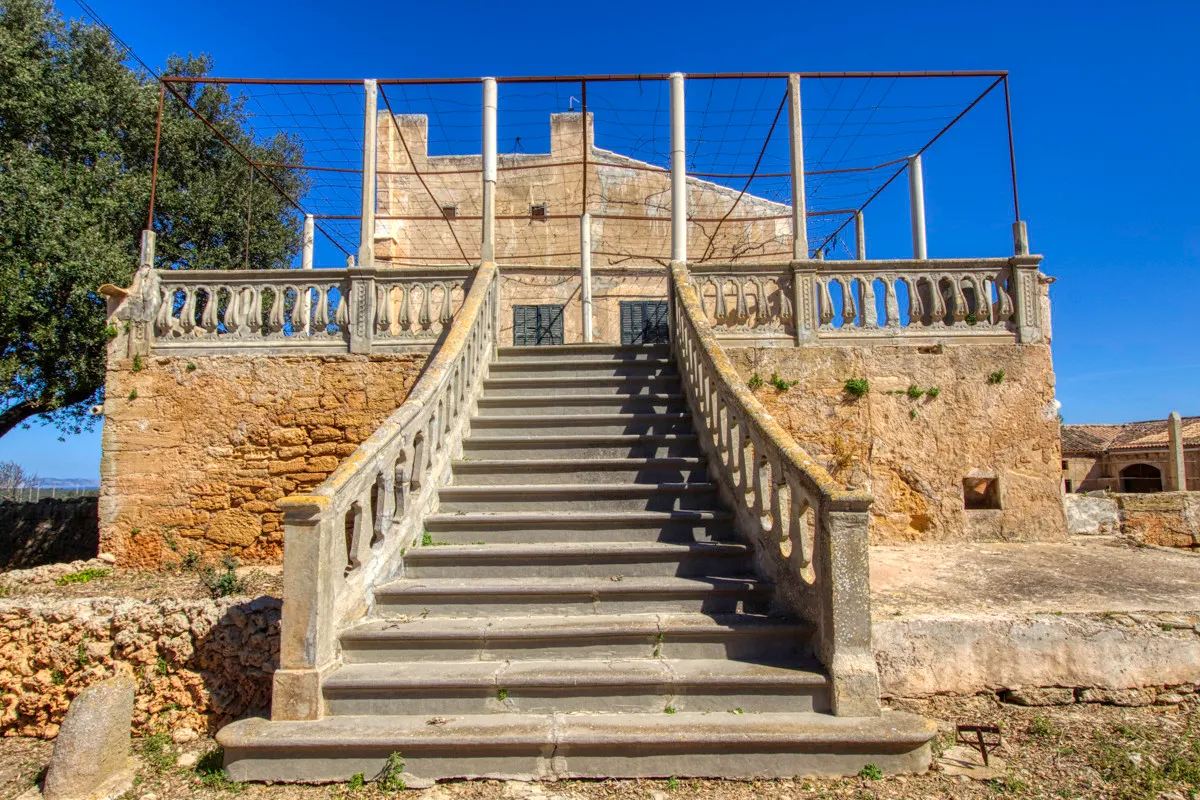 Historic-mansion-with-sea-views-and-mountains-near-Son-Serra-Mari
