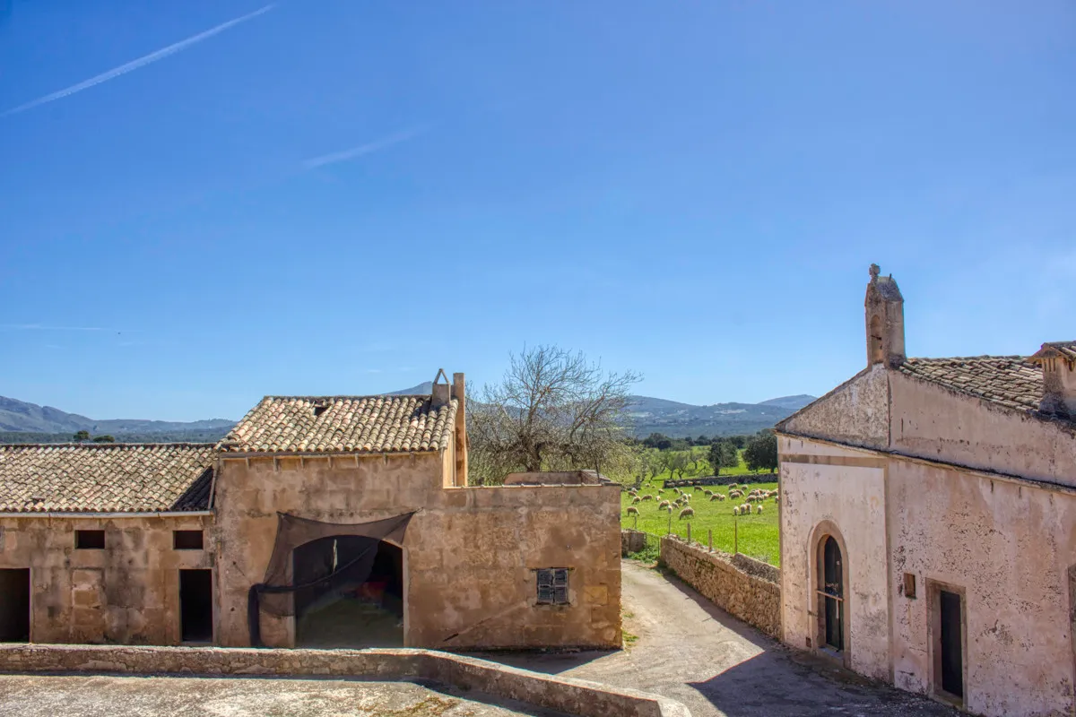 Historic-mansion-with-sea-views-and-mountains-near-Son-Serra-Mari