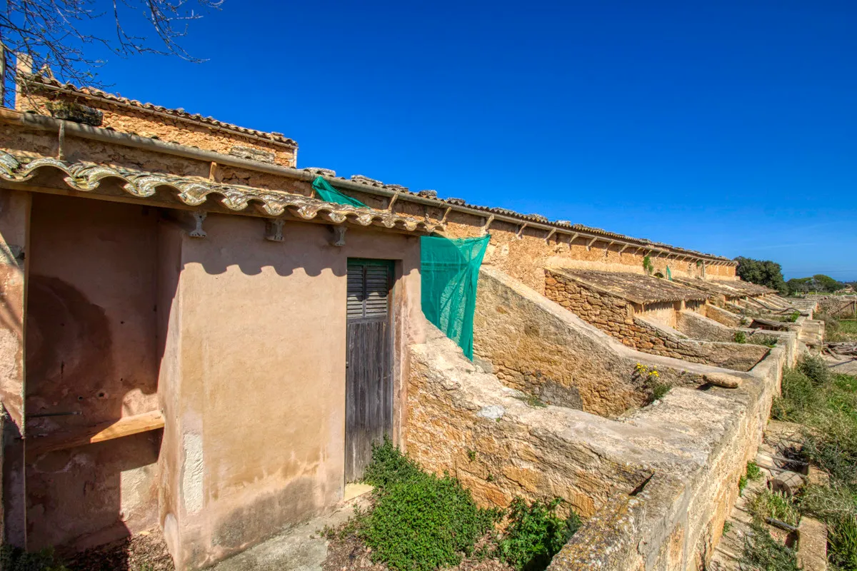 Historic-mansion-with-sea-views-and-mountains-near-Son-Serra-Mari