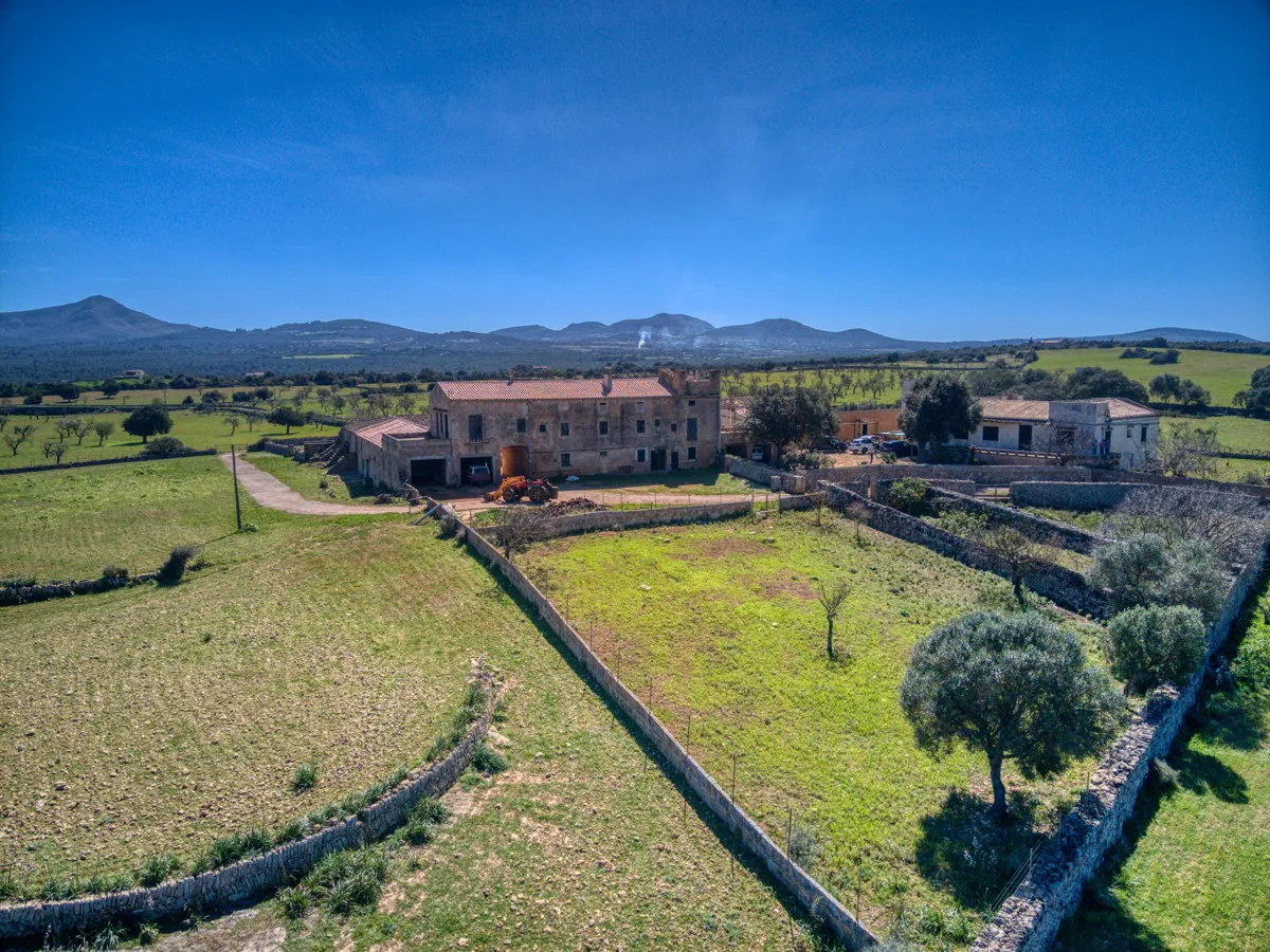 Historic-mansion-with-sea-views-and-mountains-near-Son-Serra-Mari