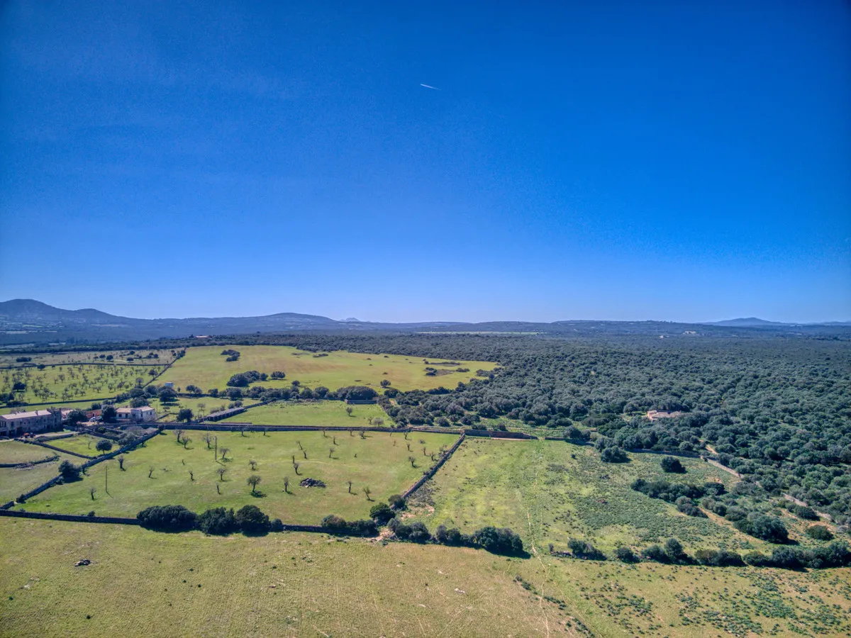 Historic-mansion-with-sea-views-and-mountains-near-Son-Serra-Mari