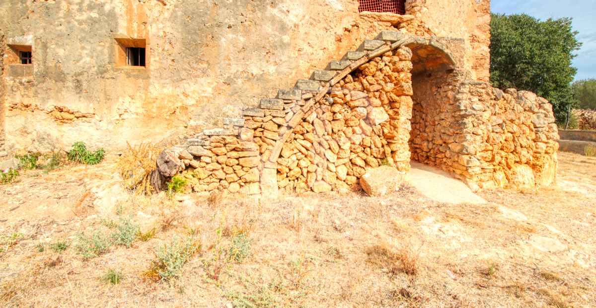 Zu renovierendes Haus aus dem 17. Jahrhundert und großes Baugrundstück im Osten von Palma de Mallorca