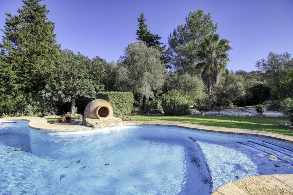 Finca-con-piscina-y-licencia-vacacional-en-Pollensa