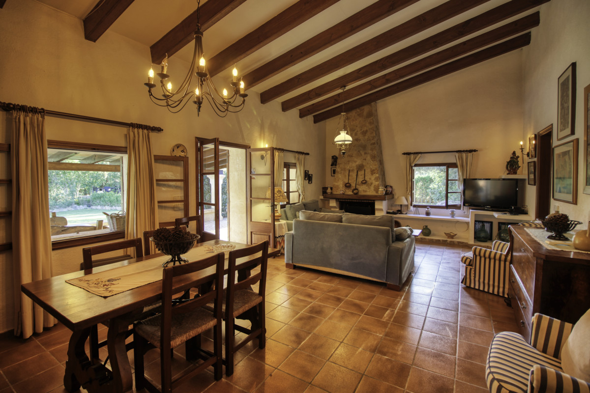 Finca-con-piscina-y-licencia-vacacional-en-Pollensa