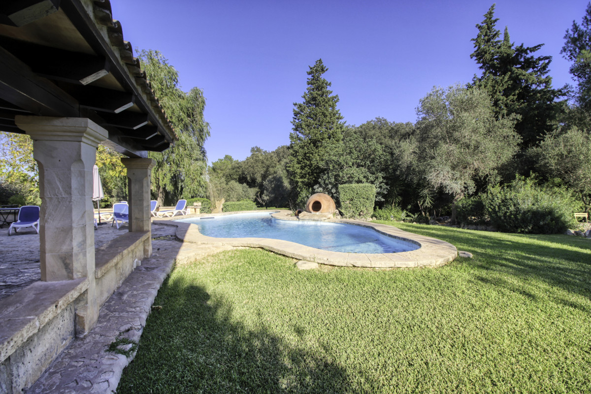 Finca-con-piscina-y-licencia-vacacional-en-Pollensa