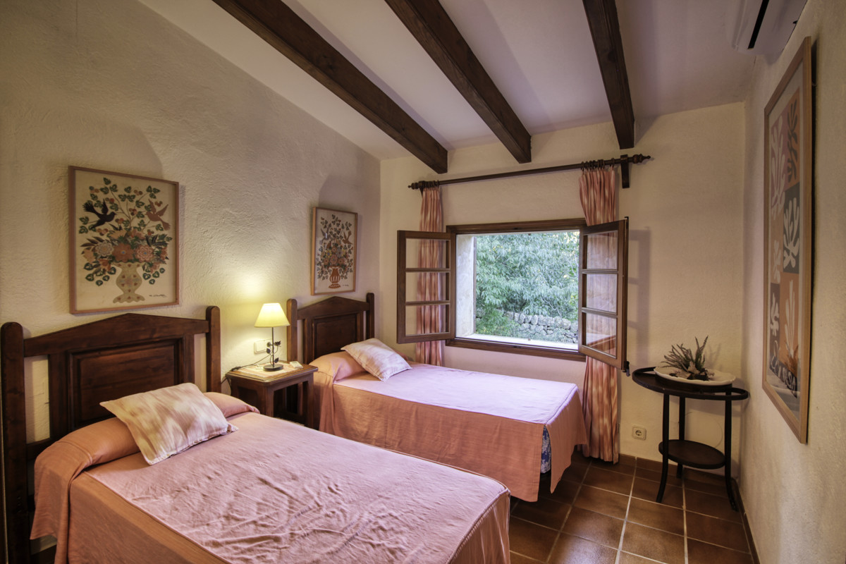 Finca-con-piscina-y-licencia-vacacional-en-Pollensa