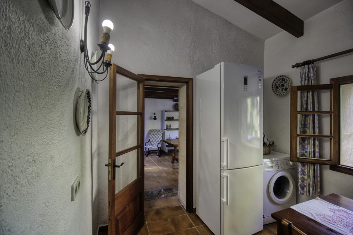 Finca-con-piscina-y-licencia-vacacional-en-Pollensa