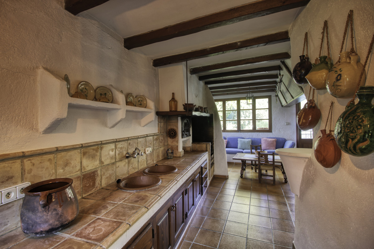 Finca-con-piscina-y-licencia-vacacional-en-Pollensa