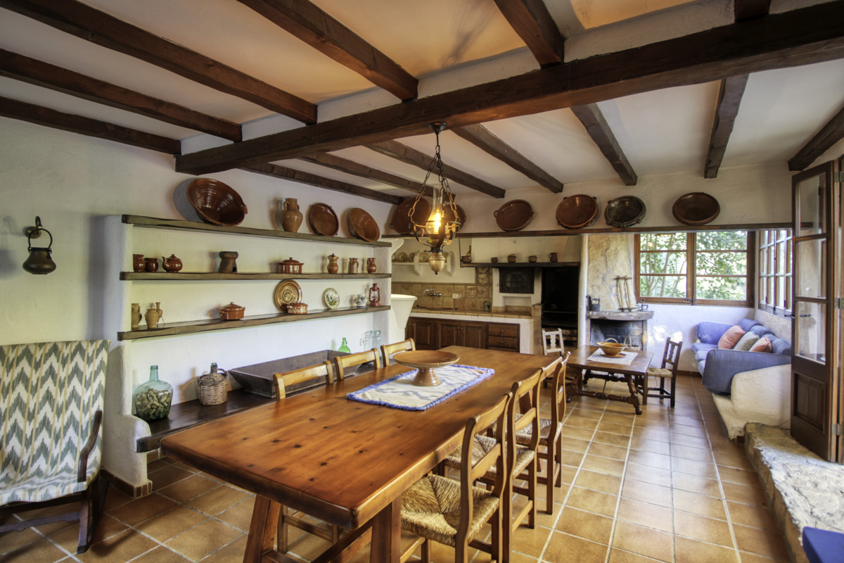 Finca-con-piscina-y-licencia-vacacional-en-Pollensa