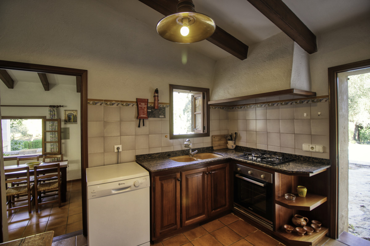 Finca-con-piscina-y-licencia-vacacional-en-Pollensa