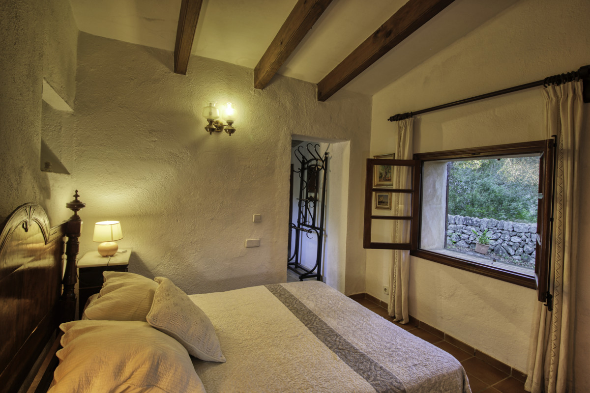 Finca-con-piscina-y-licencia-vacacional-en-Pollensa