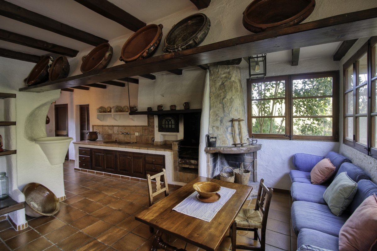 Finca-con-piscina-y-licencia-vacacional-en-Pollensa
