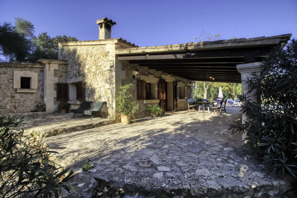Finca-con-piscina-y-licencia-vacacional-en-Pollensa