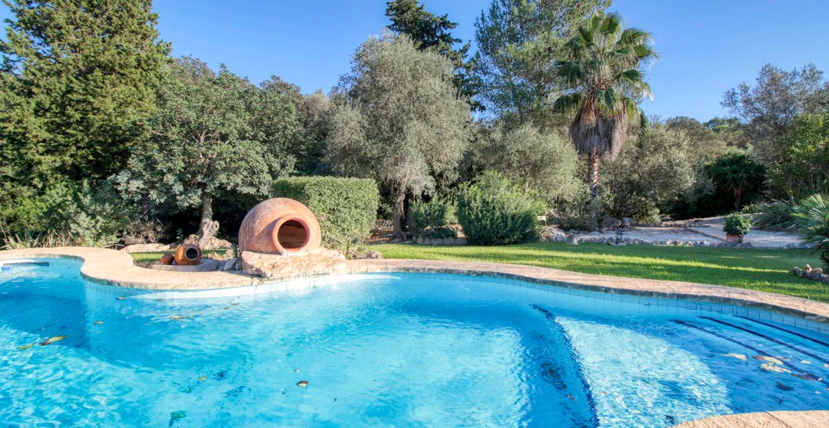 Finca-mit-Pool-und-Urlaubslizenz-in-Pollensa
