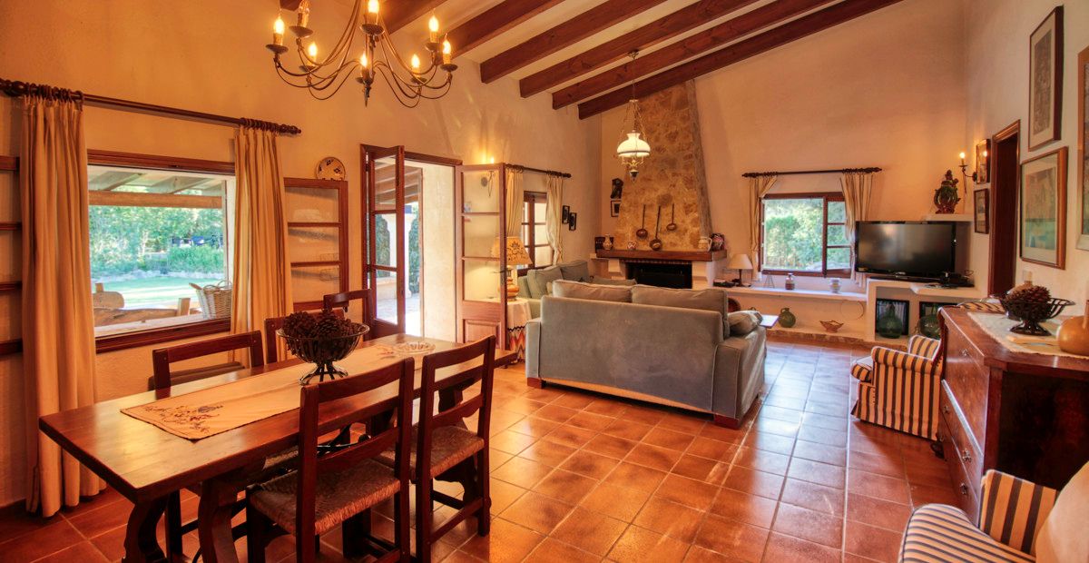 Finca-mit-Pool-und-Urlaubslizenz-in-Pollensa