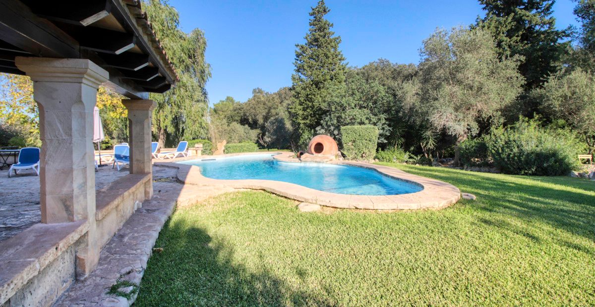 Finca-mit-Pool-und-Urlaubslizenz-in-Pollensa