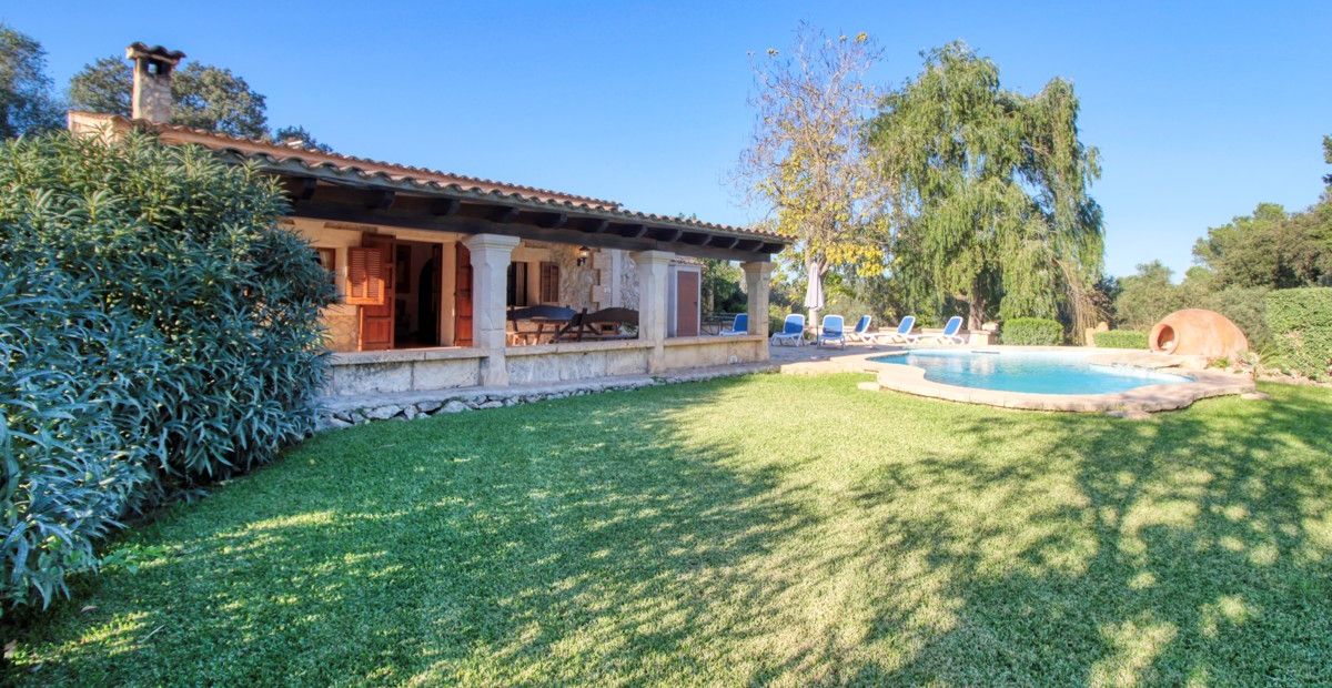 Finca-mit-Pool-und-Urlaubslizenz-in-Pollensa