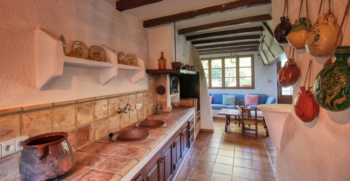 Finca-mit-Pool-und-Urlaubslizenz-in-Pollensa