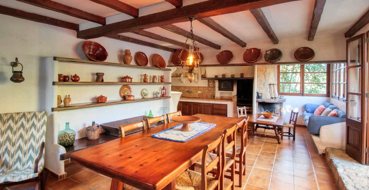 Finca-mit-Pool-und-Urlaubslizenz-in-Pollensa