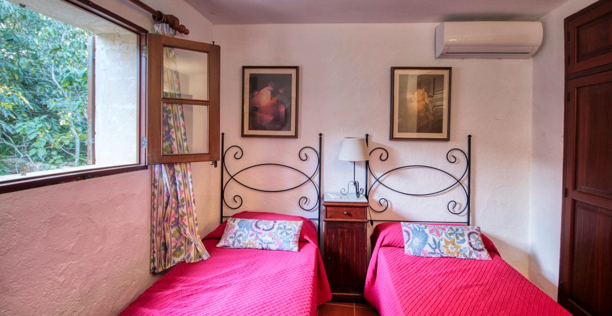 Finca-mit-Pool-und-Urlaubslizenz-in-Pollensa