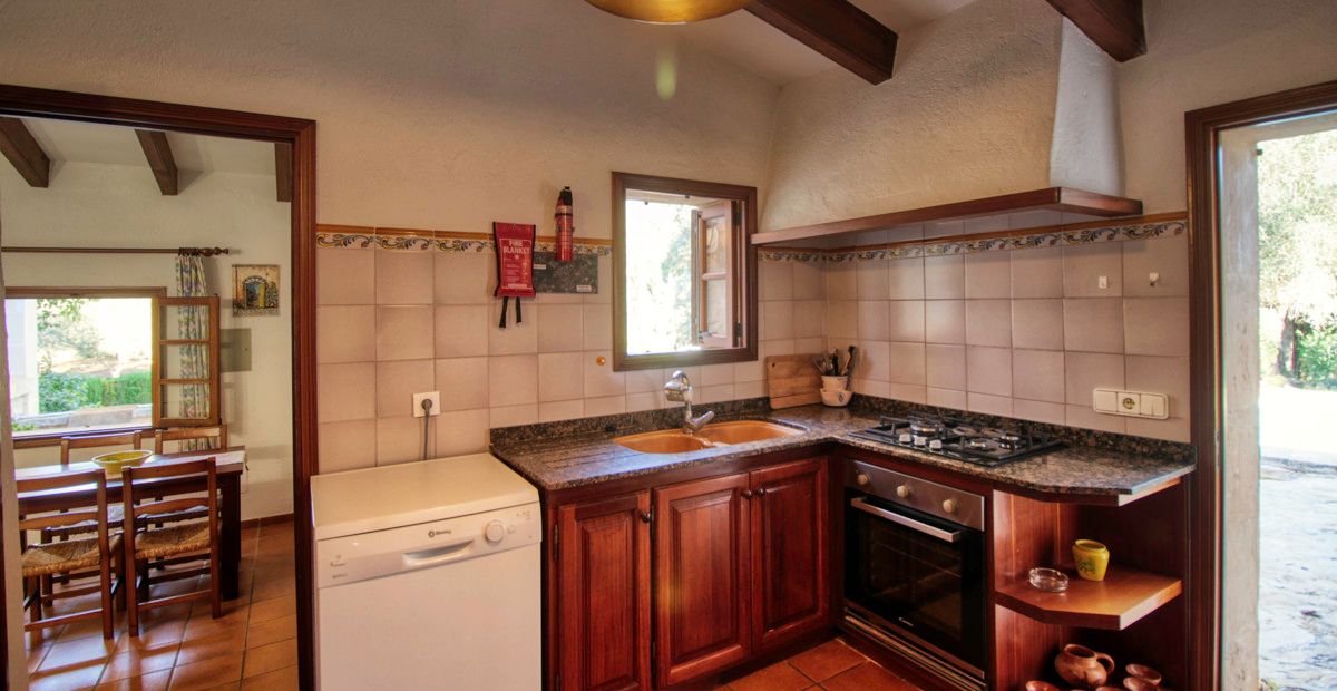 Finca-mit-Pool-und-Urlaubslizenz-in-Pollensa