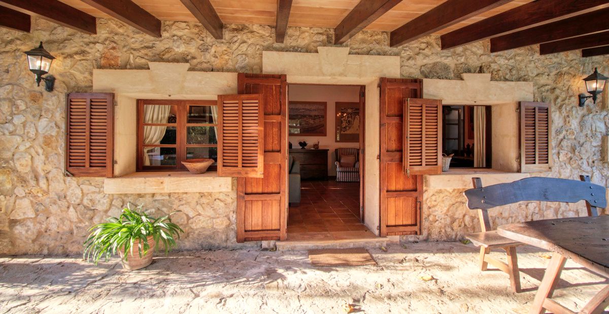 Finca-mit-Pool-und-Urlaubslizenz-in-Pollensa