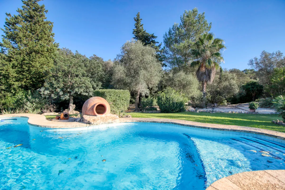 Finca-with-pool-and-vacation-license-in-Pollensa