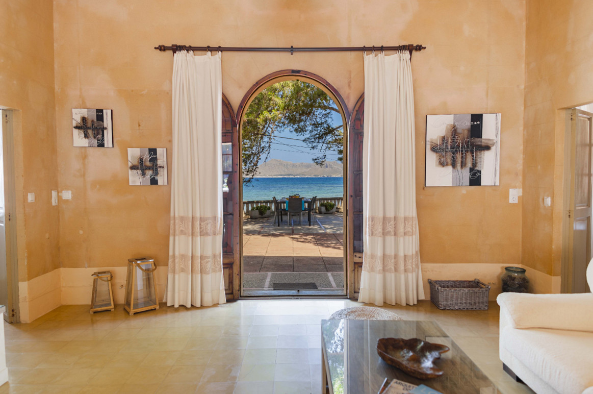Villa-sea-front-with-vacation-license-in-Manresa-Alcudia