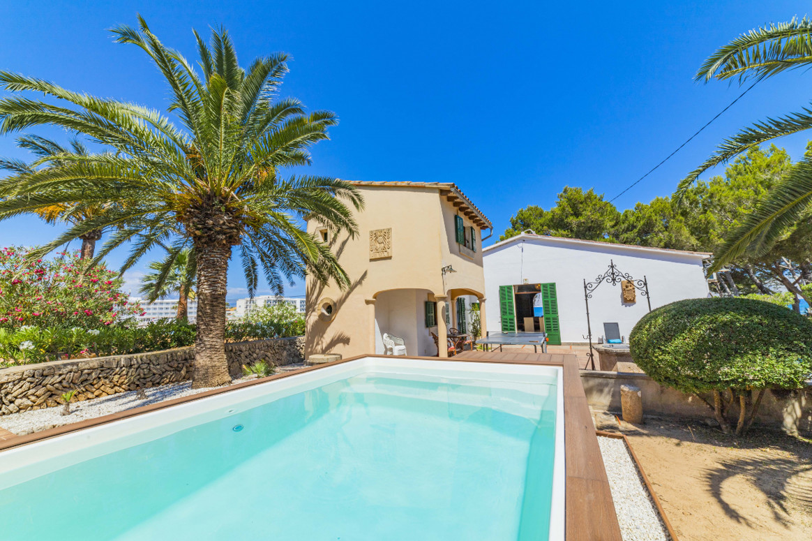 Villa-sea-front-with-vacation-license-in-Manresa-Alcudia