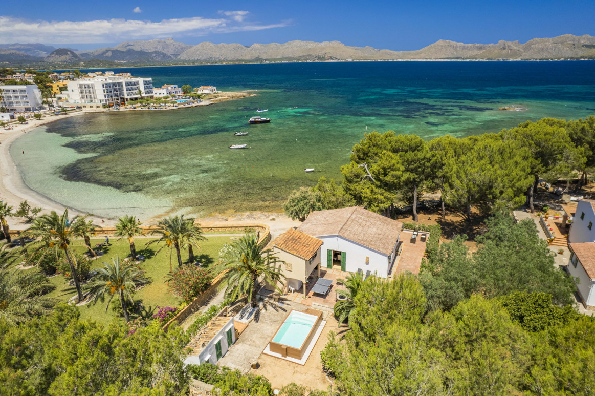 Villa-sea-front-with-vacation-license-in-Manresa-Alcudia