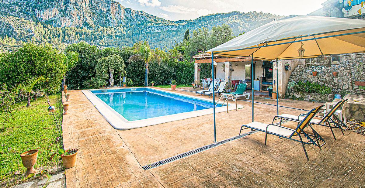 POSESION-POLLENSA-FINCA-POOL-BLICK