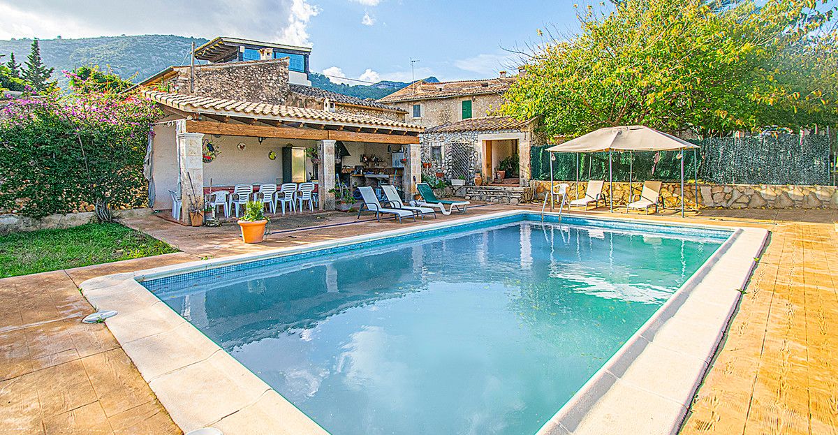 POSESION-POLLENSA-FINCA-POOL-BLICK