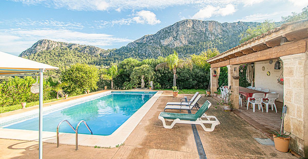 POSESION-POLLENSA-FINCA-POOL-BLICK