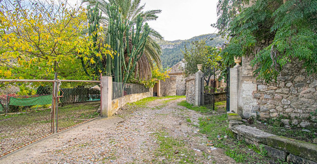 POSESION-POLLENSA-FINCA-POOL-BLICK