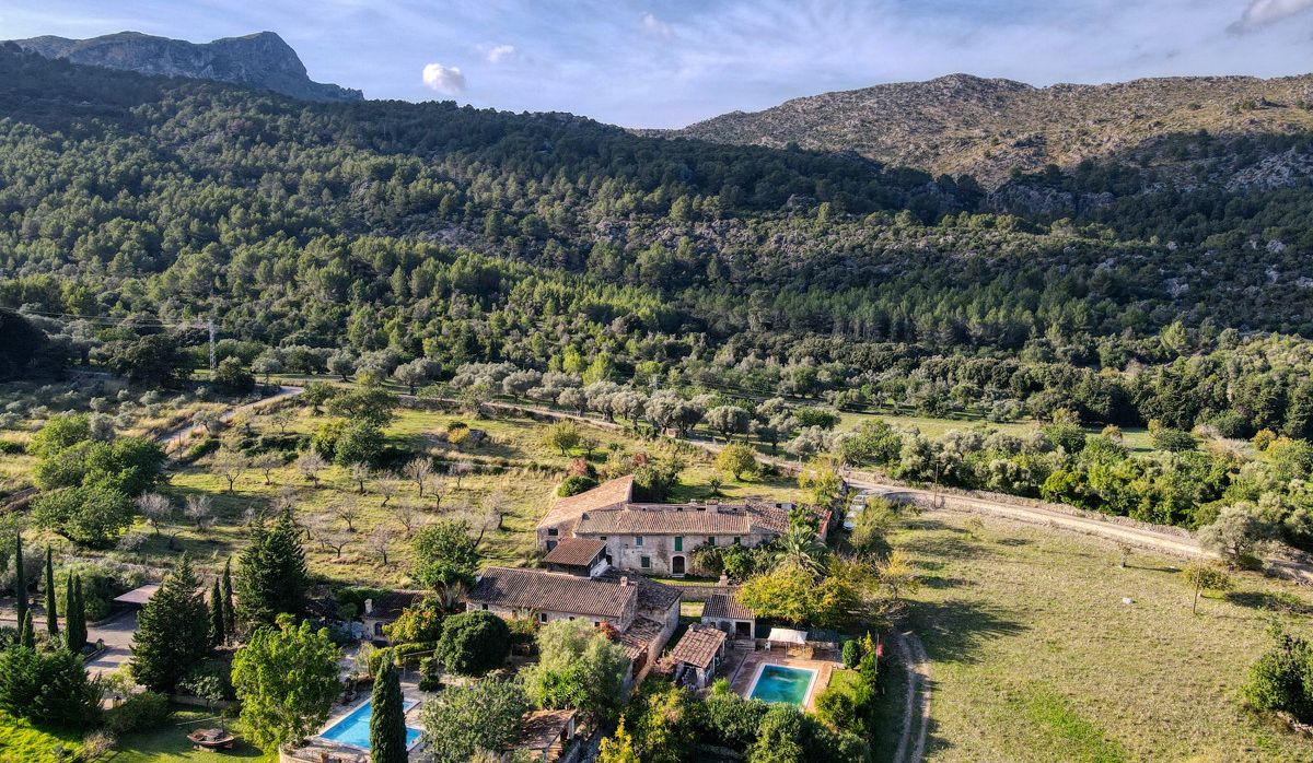POSESION-POLLENSA-FINCA-POOL-BLICK
